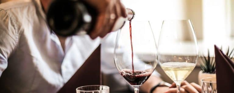 Tips para servir una copa de vino